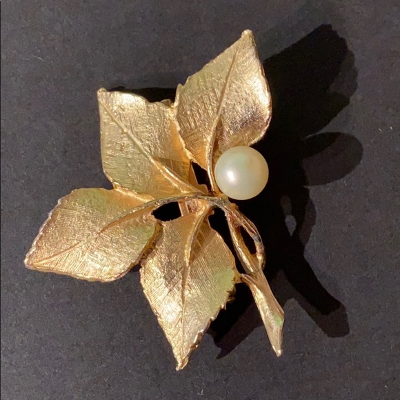 Vintage Jewelry - Vintage Gold Pearl Floral Bouquet Brooch Lapel Pin